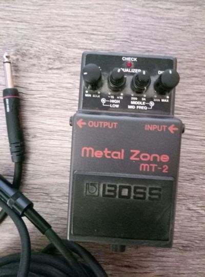 Лот: 11710976. Фото: 1. Педаль BOSS MT 2 Metal Zone... Гитарные эффекты и комбоусилители