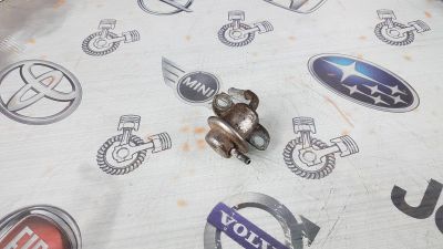 Лот: 23588544. Фото: 1. Регулятор давления топлива Toyota... Топливная система