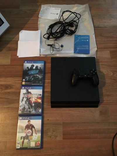 Лот: 6824965. Фото: 1. Sony ps4 + nfs +battlefield +Fifa... Игровые приставки, консоли