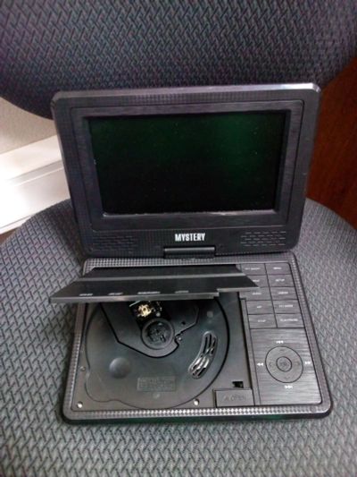Лот: 16133016. Фото: 1. Портативный LCD DVD плеер Mistery... DVD, Blu-Ray плееры