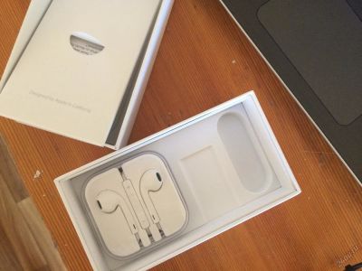 Лот: 5818155. Фото: 1. Оригинальные наушники Apple EarPods... Наушники, гарнитуры