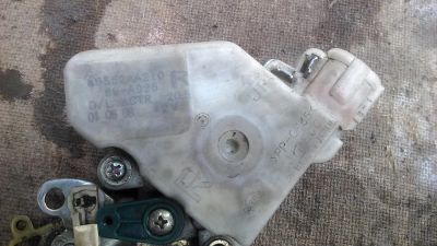 Лот: 5306330. Фото: 1. Замок двери Nissan Bluebird Sylphy... Кузов