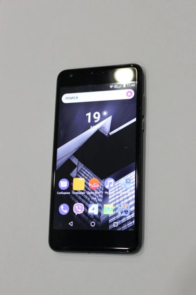Лот: 11910342. Фото: 1. Highscreen Easy XL. Смартфоны