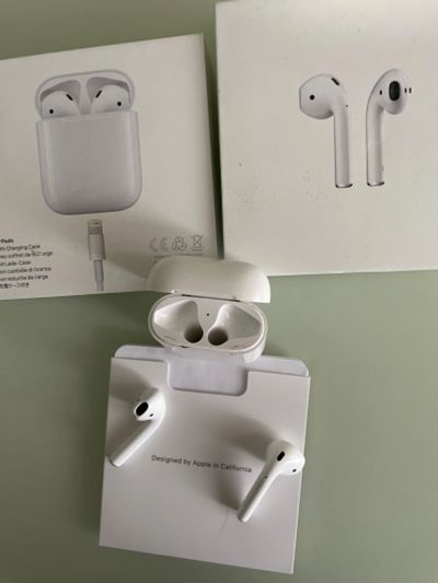 Лот: 18729542. Фото: 1. AirPods. Наушники, гарнитуры