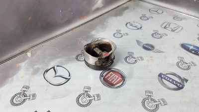 Лот: 23588669. Фото: 1. Поршень Subaru Traviq Z22SE 90537911. Двигатель и элементы двигателя