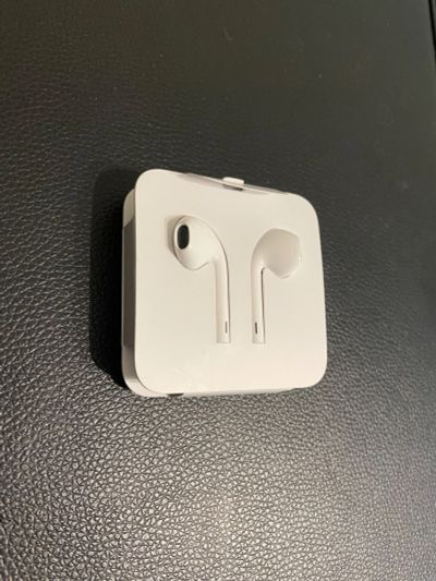 Лот: 18237780. Фото: 1. Наушники apple earpods lightning... Наушники, гарнитуры