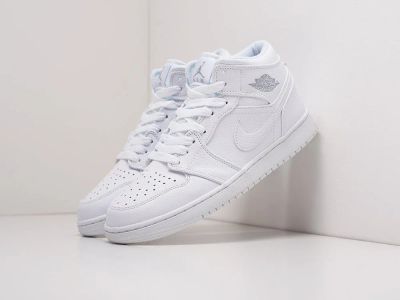 Лот: 17010773. Фото: 1. Кроссовки Nike Air Jordan 1 (18835... Кеды, кроссовки, слипоны
