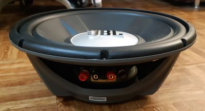 Лот: 17185320. Фото: 1. Автомобильный сабвуфер JBL GTO1502D. Сабвуферы