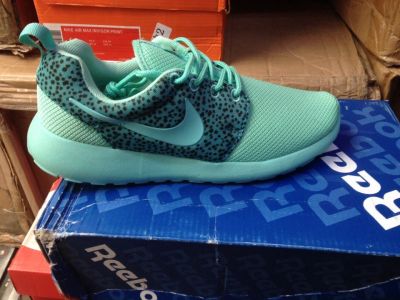 Лот: 8077783. Фото: 1. Nike roshe run. Кеды, кроссовки, слипоны