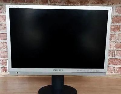 Лот: 24785679. Фото: 1. 22" Samsung 215TW, динамики. ЖК-мониторы