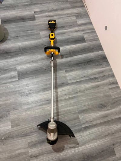 Лот: 25527505. Фото: 1. Триммер аккумуляторный dewalt... Остальная садовая техника