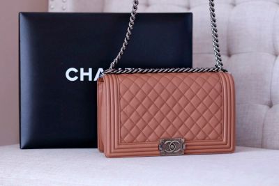 Лот: 8362332. Фото: 1. Сумка на цепочке chanel boy nude... Сумки
