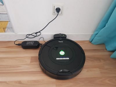 Лот: 20004240. Фото: 1. Робот пылесос irobot 770. Пылесосы, паровые швабры