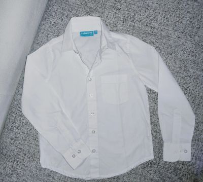 Лот: 19929885. Фото: 1. Белая сорочка для мальчика с длинным... Рубашки, блузки, водолазки
