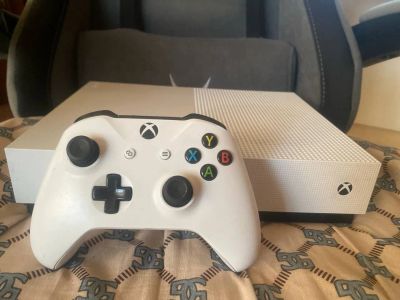 Лот: 25554731. Фото: 1. xbox one s 2tb. Игры для консолей
