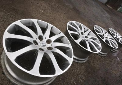 Лот: 11197438. Фото: 1. Комплект оригинальных дисков Lexus... Диски