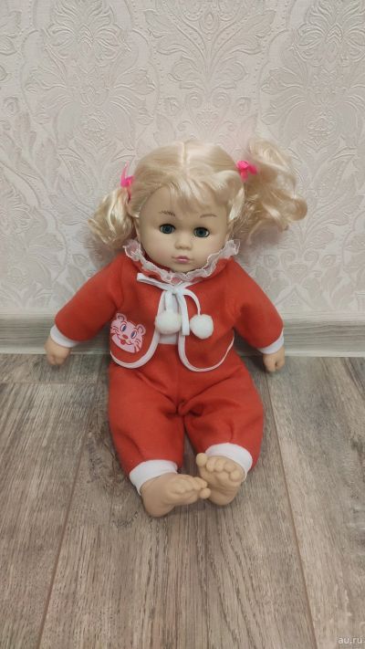 Лот: 16767949. Фото: 1. Кукла в красном. Куклы и аксессуары