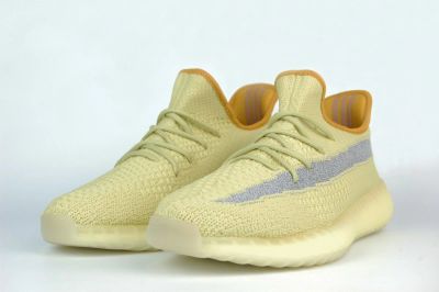 Лот: 16902082. Фото: 1. Кроссовки Adidas Yeezy 350 boost... Кеды, кроссовки, слипоны