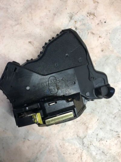 Лот: 21420778. Фото: 1. замок двери Toyota Avensis AZT250... Двигатель и элементы двигателя
