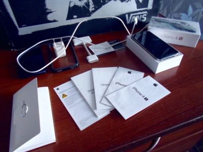 Лот: 6464798. Фото: 1. iPhone 4s 16gb. 5. Смартфоны