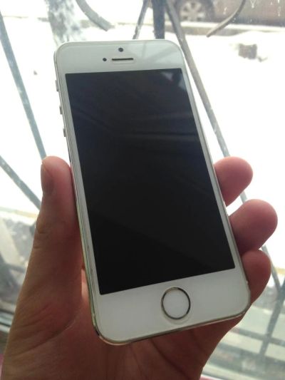Лот: 6166711. Фото: 1. iPhone 5S 16Gb White [Обмен на... Смартфоны