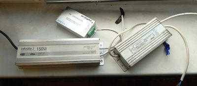Лот: 24690125. Фото: 1. Стабилизатор источника питания... Разъёмы