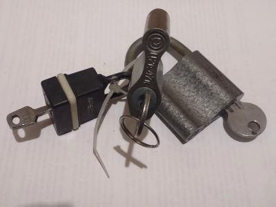 Лот: 13367861. Фото: 1. Навесной замок. Замки