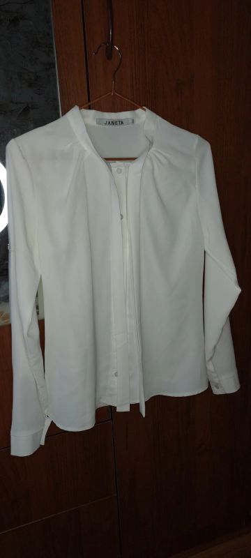 Лот: 19995883. Фото: 1. Блузка белая 42 размер. Блузы, рубашки