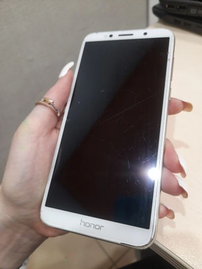 Лот: 18926831. Фото: 1. Телефон Huawei honor 7A золотой. Смартфоны