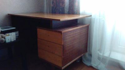 Лот: 8910285. Фото: 1. Замечательный письменный стол... Компьютерные и письменные столы