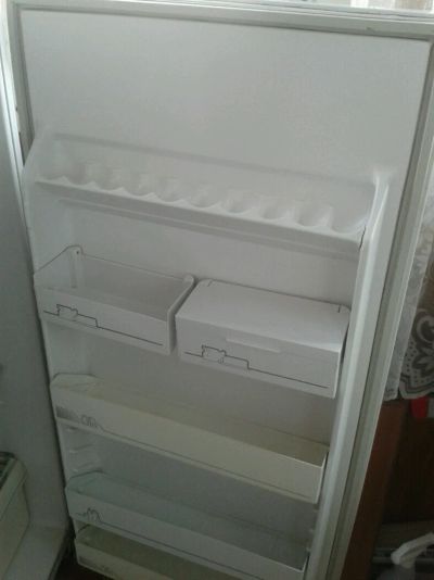 Лот: 3985550. Фото: 1. продам холодильник!!!:). Холодильники, морозильные камеры