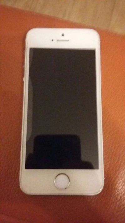 Лот: 10289729. Фото: 1. iphone 5s 16 gb. Смартфоны