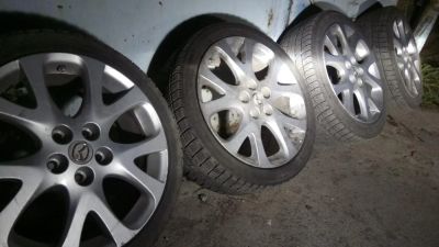 Лот: 10427172. Фото: 1. Mazda R18 оригинал + Triangle... Шины на дисках