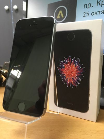 Лот: 14907964. Фото: 1. iPhone SE 32Gb. Смартфоны