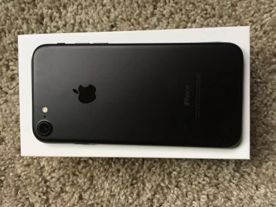 Лот: 10637128. Фото: 1. iphone 7 32gb 32 gb matte black... Смартфоны