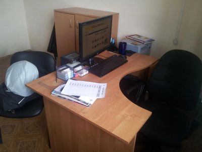 Лот: 5417373. Фото: 1. стол офисный 1. Другое (офисная мебель и домашние кабинеты)
