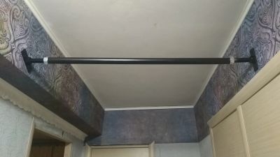 Лот: 12133821. Фото: 1. Турник с винтовыми распорами... Турники, брусья