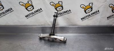 Лот: 22463292. Фото: 1. Нижняя траверса Suzuki SV 400... Запчасти