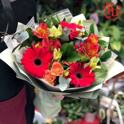 Лот: 13682112. Фото: 1. Лот № 426 Букет в красных тонах... Свежие цветы