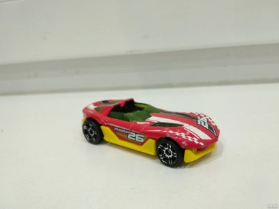 Лот: 13568932. Фото: 1. Машинка 14 Hot Wheels с рубля. Машины и техника