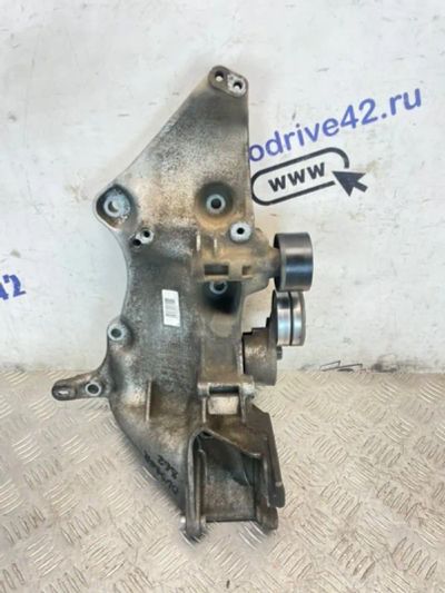 Лот: 25132990. Фото: 1. кронштейн генератора Renault Duster... Другое (автозапчасти)