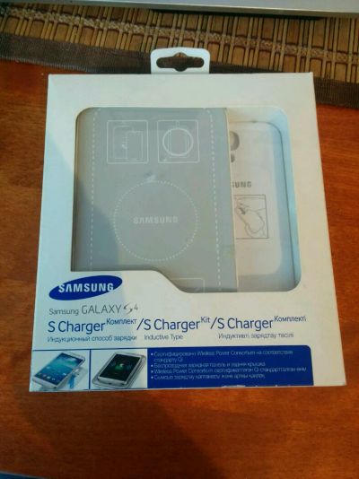 Лот: 6058218. Фото: 1. Беспроводное зарядное устройство... Зарядные устройства, блоки питания, адаптеры сетевые для смартфонов