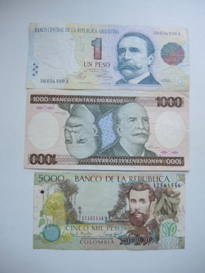 Лот: 19045708. Фото: 1. 3 боны банкноты песо Колумбия... Америка