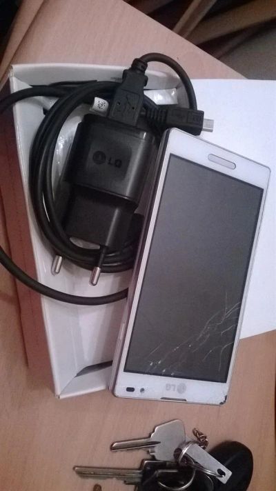 Лот: 3439755. Фото: 1. lg optimus l9. Смартфоны