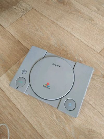 Лот: 14318531. Фото: 1. Play station 1. Игровые приставки, консоли