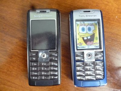 Лот: 3923901. Фото: 1. Два рабочих телефона Sony Ericsson... Кнопочные мобильные телефоны