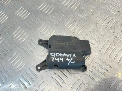 Лот: 25404363. Фото: 1. сервопривод заслонки печки Skoda... Двигатель и элементы двигателя