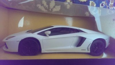 Лот: 4221328. Фото: 1. Машинка, модель Lamborghini Aventador. Автомоделизм