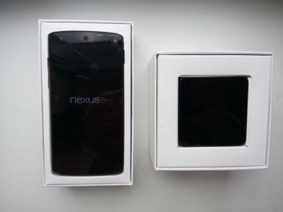 Лот: 8401587. Фото: 1. Nexus 5 + беспроводная зарядка... Смартфоны