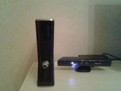 Лот: 6164797. Фото: 1. Xbox 360+Kinect+5 Игр. Обмен.Или... Игровые приставки, консоли